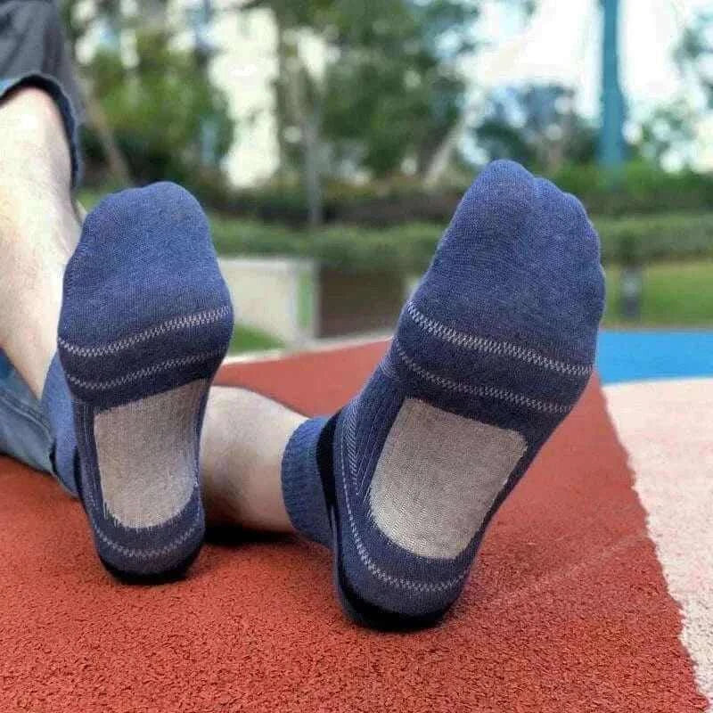 ANKLE LENGTH COMPRESSION SOCKS.