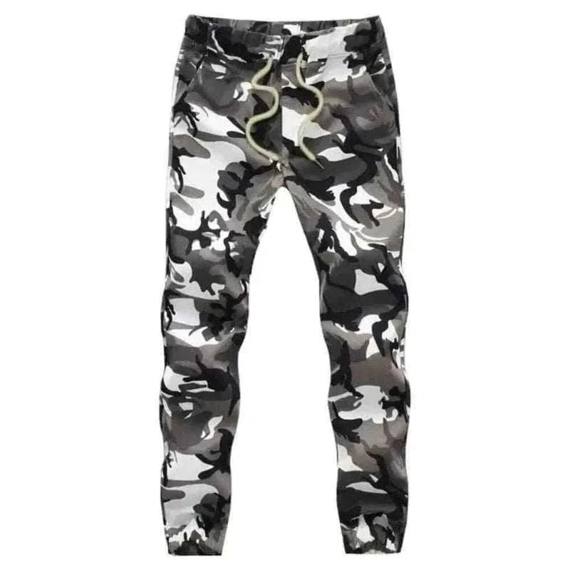 CAMOUFLAGE TRAINING PANTS.