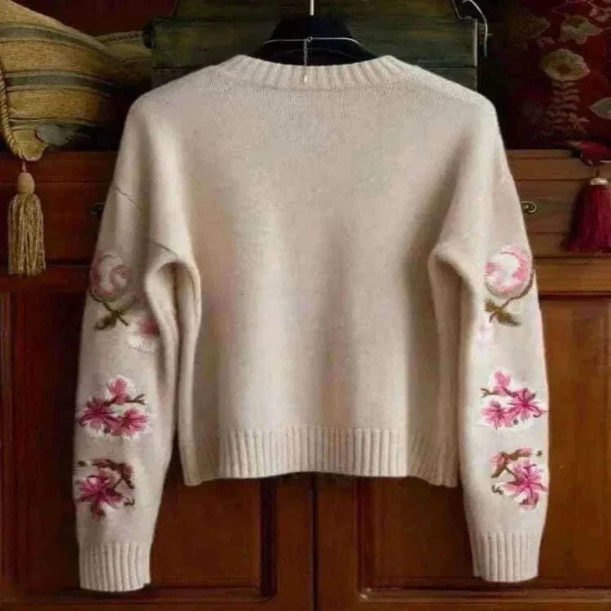 Fasbion Elegant Sweaters Long Sleeve Flower Embroidery Design Aesthetics Short Pullovers Casual Loose Vintage Women's Clothing.