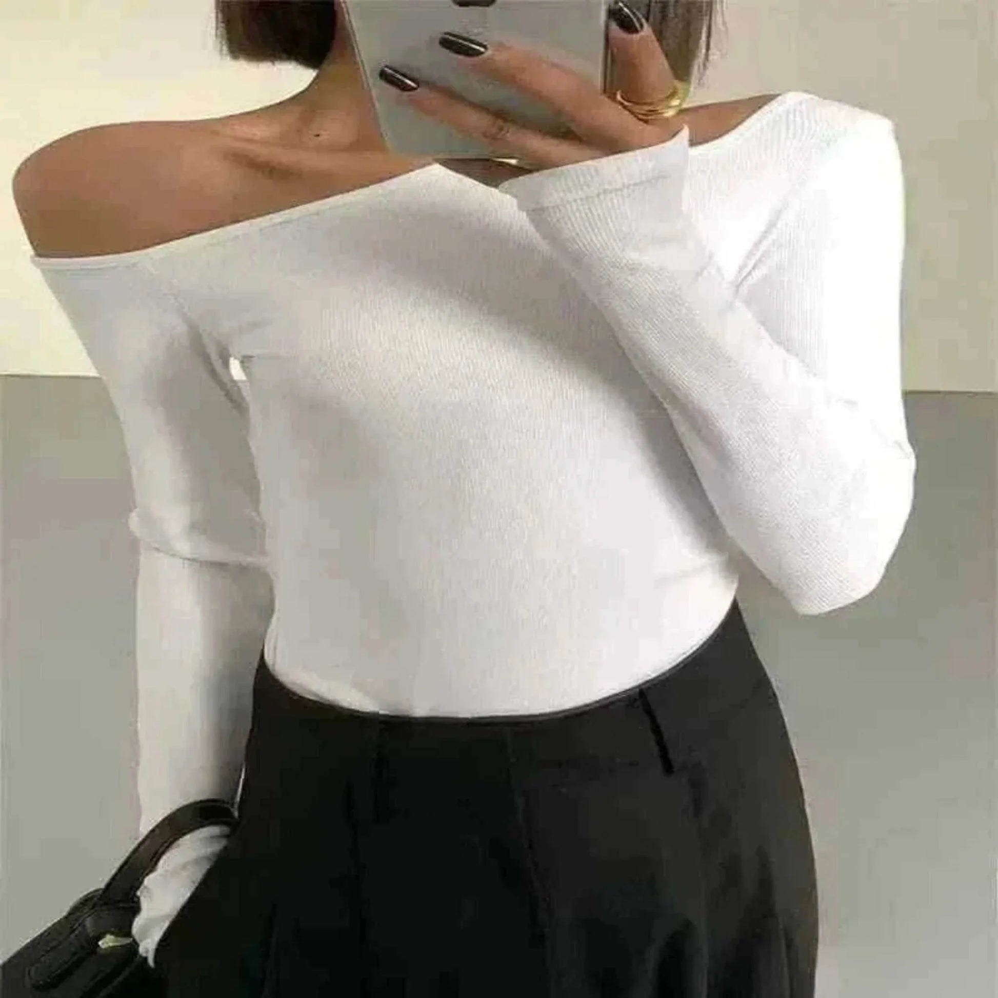Going Out Tops-Fashion Skew Collar Off-shoulder Long-sleeved T-shirts.