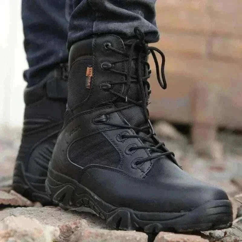 LEATHER TACTICAL BOOTS.