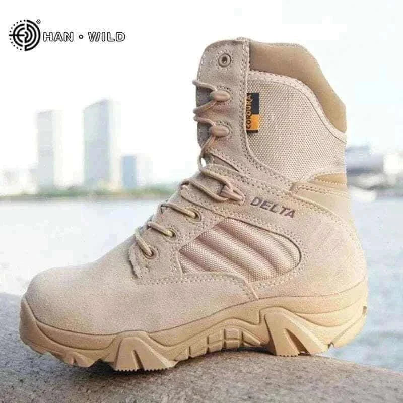 LEATHER TACTICAL BOOTS.