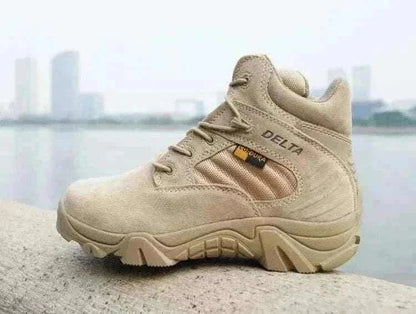 LEATHER TACTICAL BOOTS.