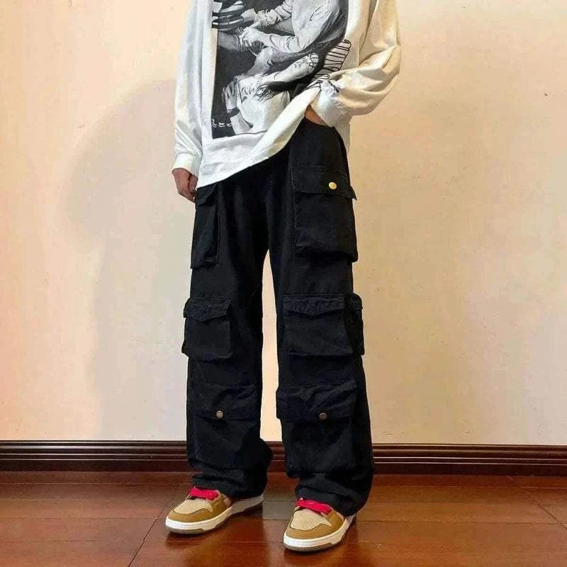 MULTI POCKET CARGO PANTS.