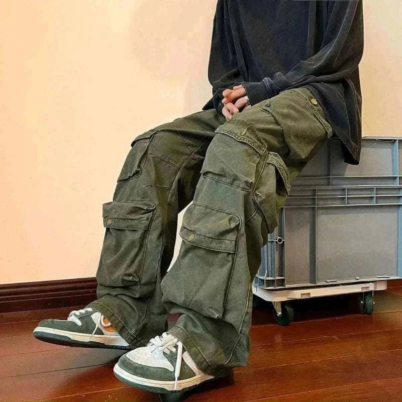 MULTI POCKET CARGO PANTS.