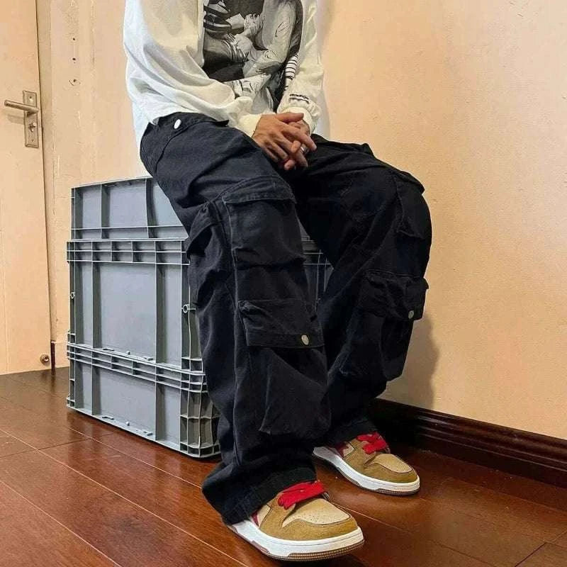 MULTI POCKET CARGO PANTS.